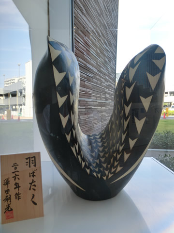 羽ばたく